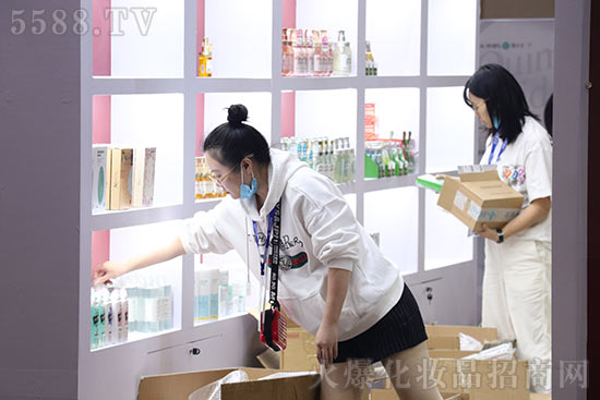 ɶI(y)[(hu)_ĻȿI(y)չr