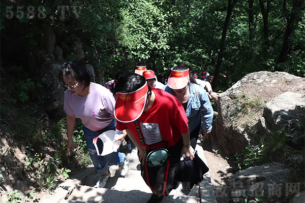 打破束縛,勇敢做自己 打破束縛,勇敢做自己