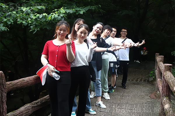 跟著火爆網(wǎng)游老君山,放松心情,傳承國(guó)學(xué)經(jīng)典 跟著火爆網(wǎng)游老君山,放松心情,傳承國(guó)學(xué)經(jīng)典