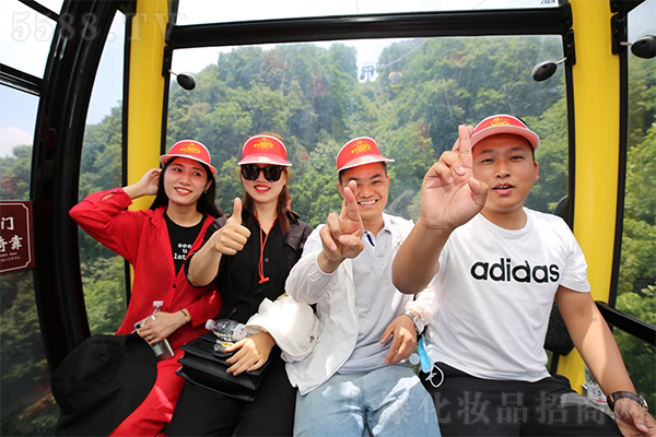 一家人,一條心,一個方向,一起前進! 一家人,一條心,一個方向,一起前進!