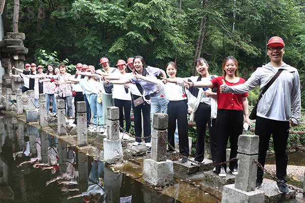 一家人,一條心,一個方向,一起前進! 一家人,一條心,一個方向,一起前進!