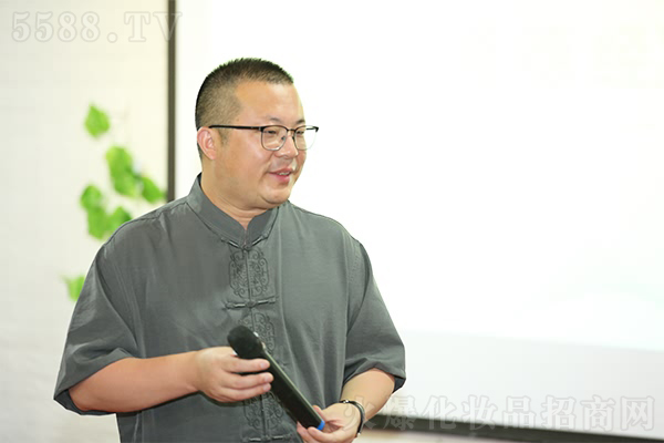 一家人,一條心,一個方向,一起前進! 一家人,一條心,一個方向,一起前進!