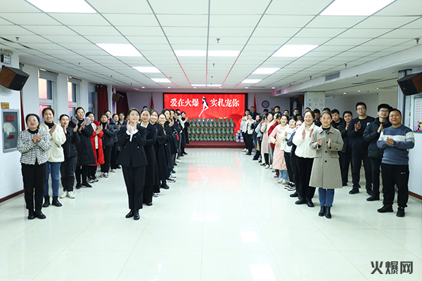 巾幗綻芳華,逐夢新火爆!火爆網為員工發(fā)放女神節(jié)禮品! 巾幗綻芳華,逐夢新火爆!火爆網為員工發(fā)放女神節(jié)禮品!