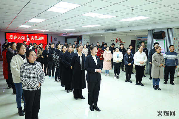 巾幗綻芳華,逐夢新火爆!火爆網為員工發(fā)放女神節(jié)禮品! 巾幗綻芳華,逐夢新火爆!火爆網為員工發(fā)放女神節(jié)禮品!